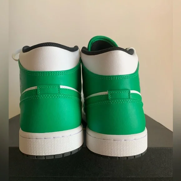 ❌SOLD❌Air Jordan 1 mid lucky green - Picture 4 of 13